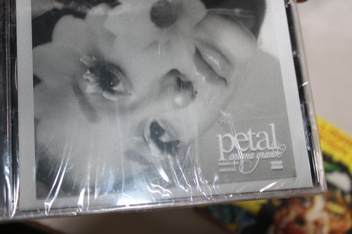 Ariana grande petal target - petal, [target